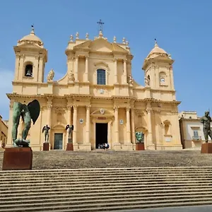 Flower House Appartamento Noto